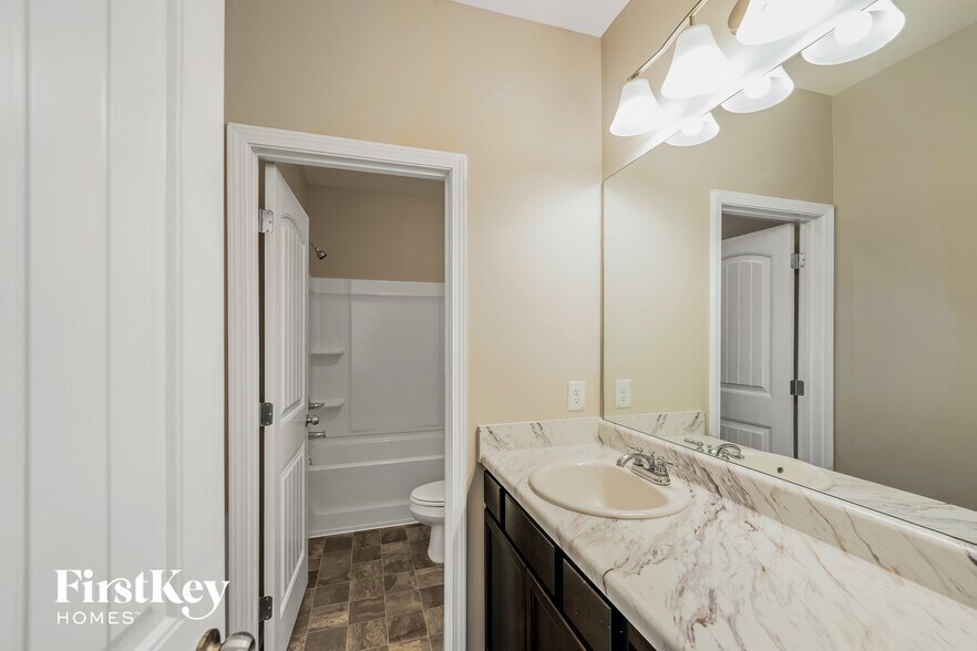 Building Photo - 1812 Clarke Cir