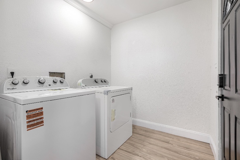 Building Photo - 733 Tarpon Ave