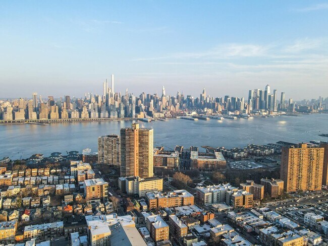 Building Photo - 6040 BLVD E