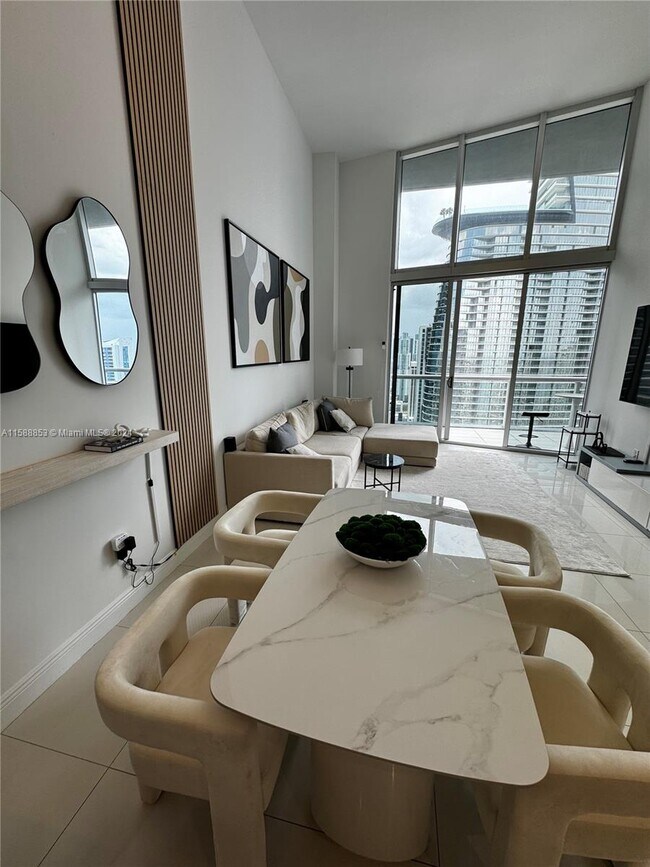 Building Photo - 475 Brickell Ave