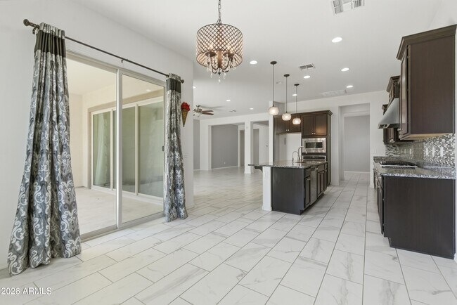 Building Photo - 1083 E Holland Park Dr