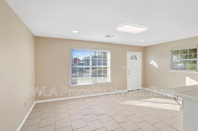 Building Photo - 308 W Napoleon St