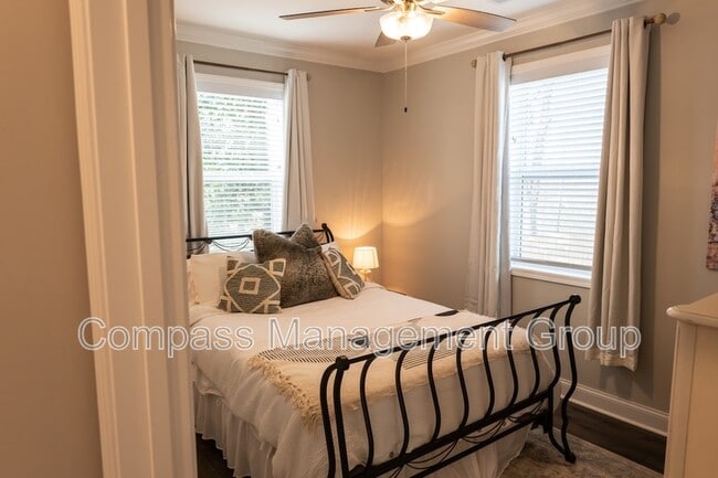 Building Photo - 933 E Churchwell Ave