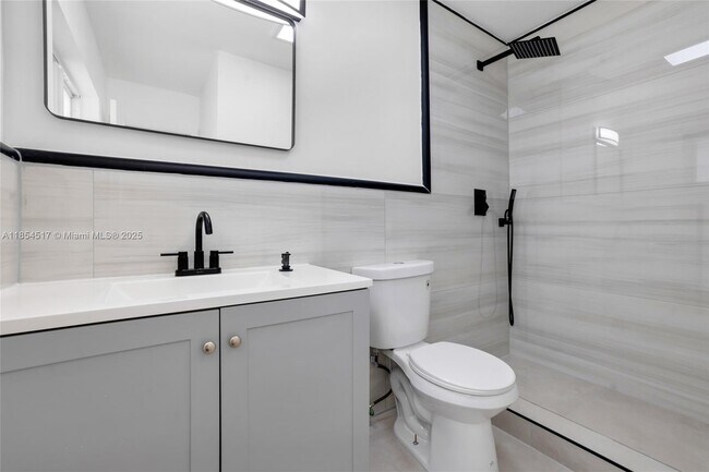 Building Photo - 2020 NW 33rd Ct