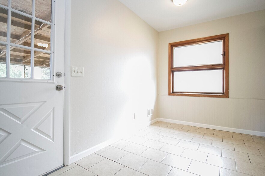Building Photo - 1421 Pennelwood Dr