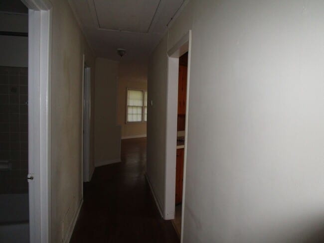 Building Photo - 3 BR, 2 BA House