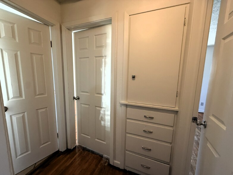 Building Photo - 1114 S Waverly St