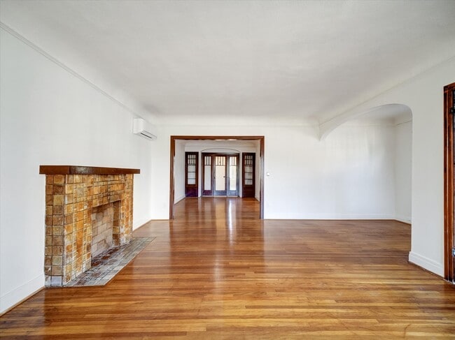 Building Photo - 243 N Berendo St