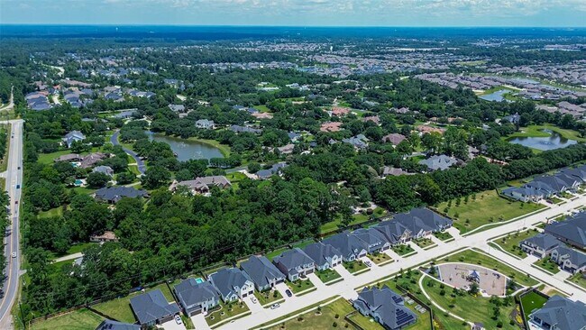 Building Photo - 9722 Dani Lake Dr