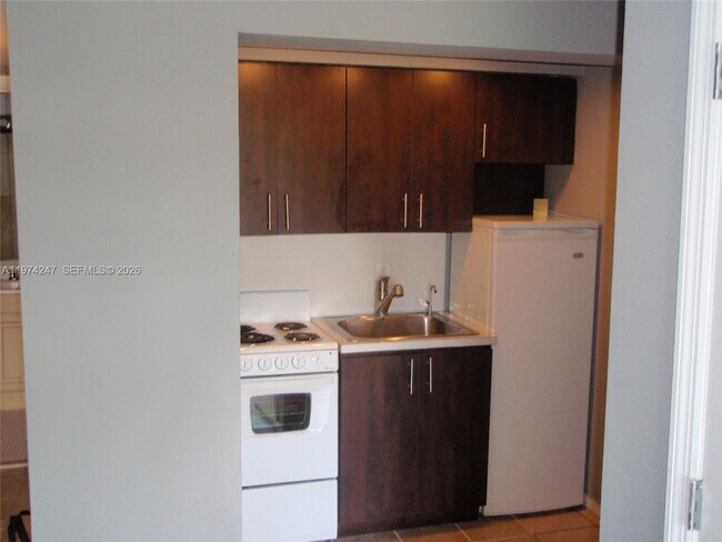 Building Photo - 2005 Sans Souci Blvd