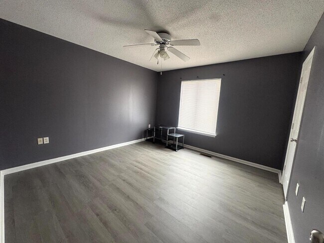 Building Photo - 251 Knight Dr