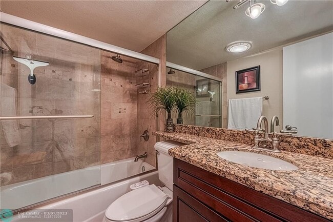 Building Photo - 3850 Oaks Clubhouse Dr