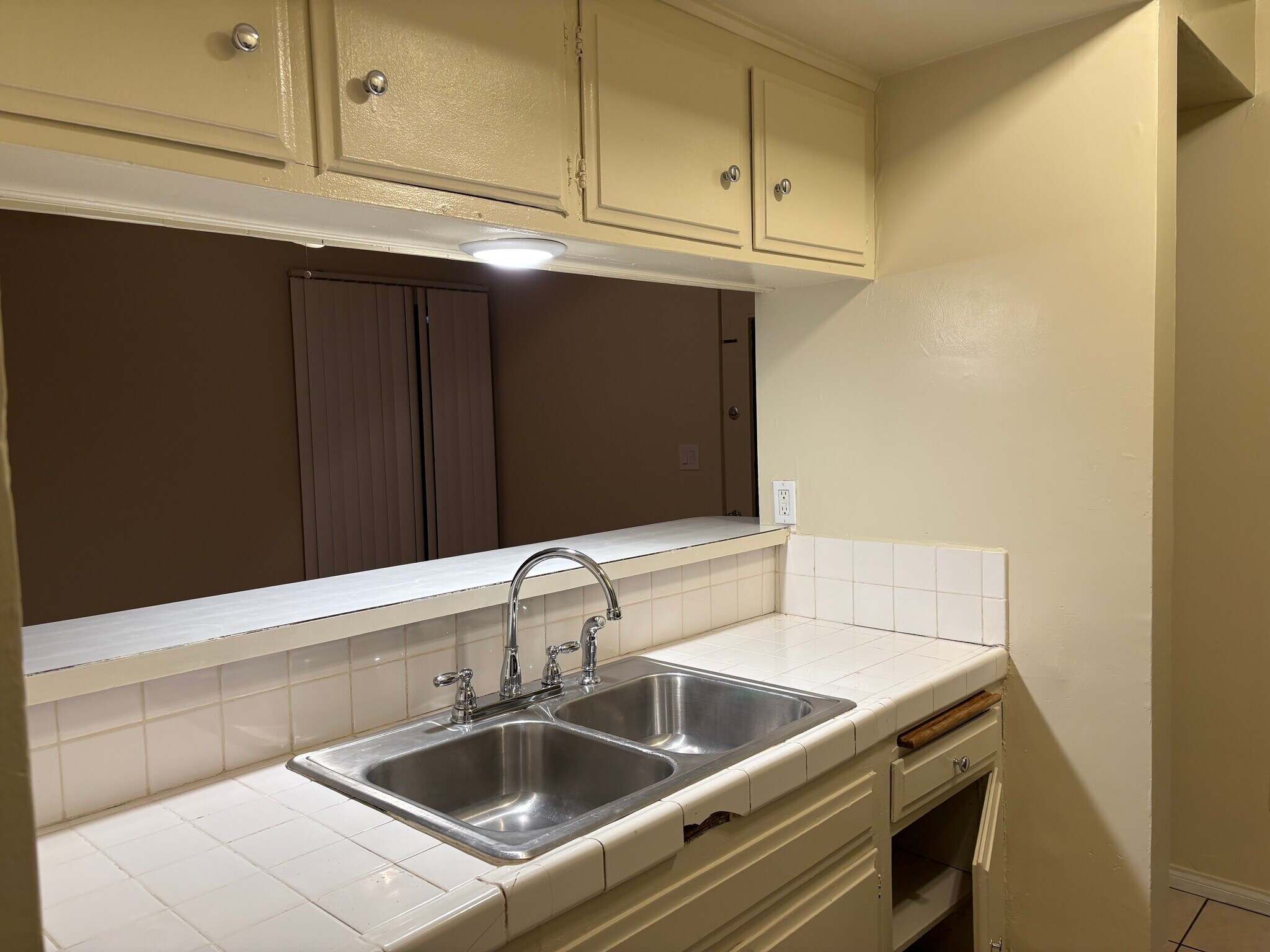 Building Photo - 12600 Fonthill Ave