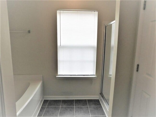 Building Photo - 479 Leaflet Ives Dr