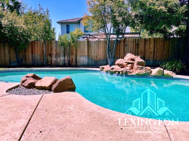 Building Photo - Stunning, 5BD/3BA Home, in West Sacramento with a Pool and BBQ!
