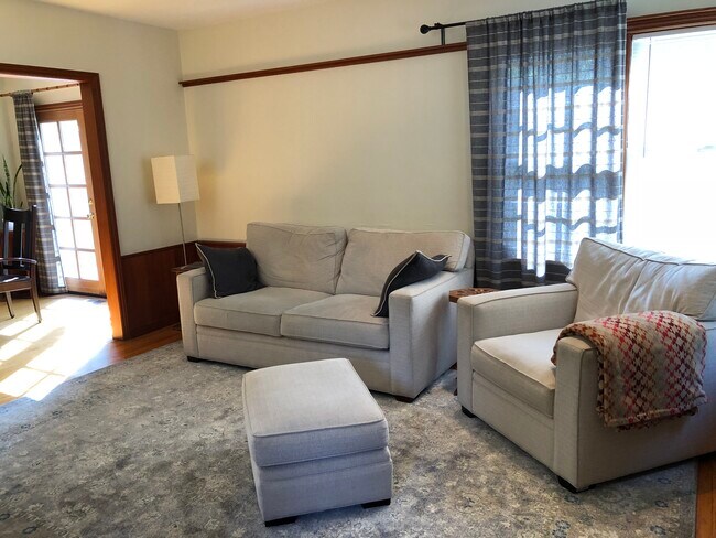 Living Room - 820 Palo Alto Ave