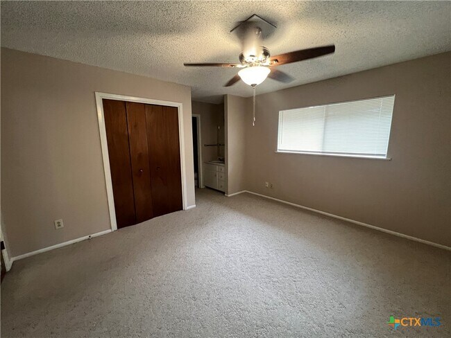 Building Photo - 801 Timber Dr