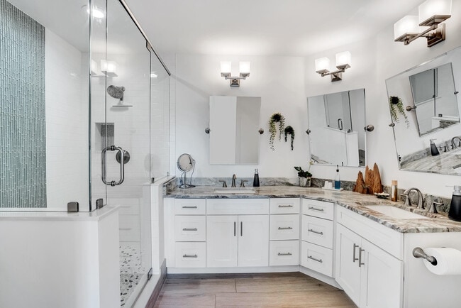 Building Photo - 210 Captains Walk