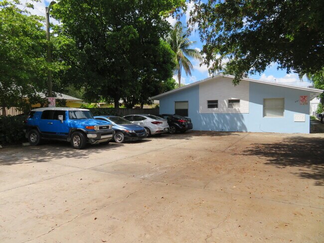 Primary Photo - 421 S J St