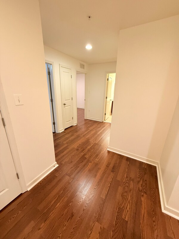 Building Photo - 675B E Church St