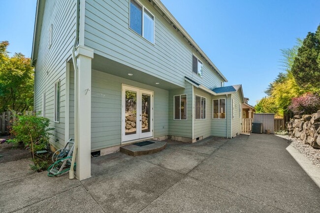 Building Photo - 10657 SW Adele Dr