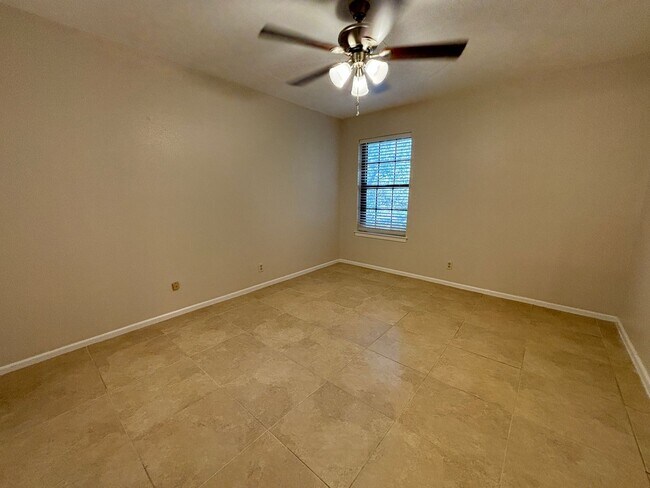 Building Photo - 10955 Wurzbach Rd