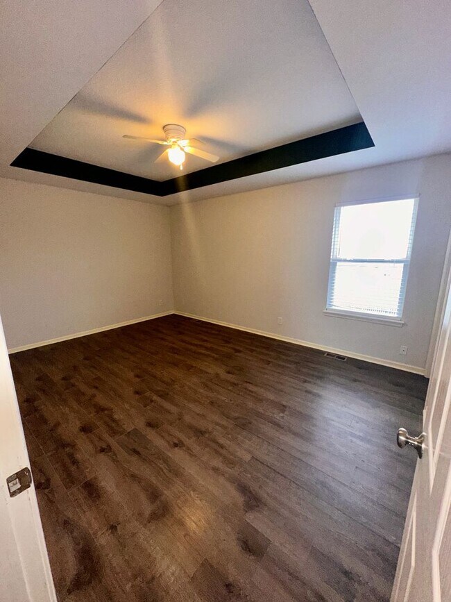 Building Photo - 3 Bed | 2.5 Bath | 2 Car Split Level Home in Belton