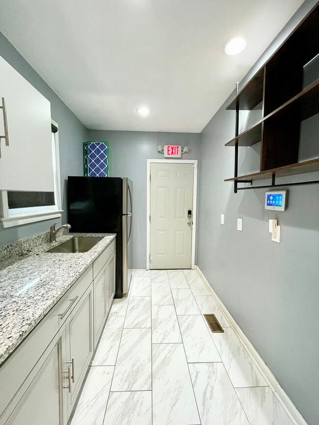 Building Photo - OFFICE SPACE in Forest Acres