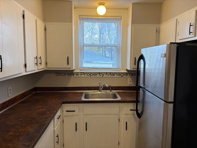 Building Photo - 66 Hamlet Ave