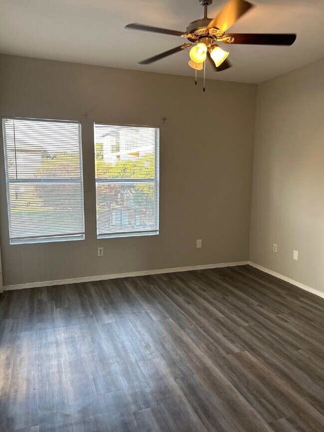 Building Photo - Updated 2 Bed/2 Bath North Austin Condo with Rare Greenbelt Views