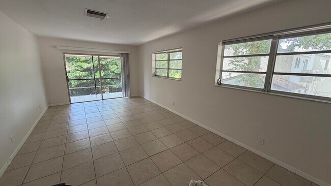 Building Photo - 4061 NW 9th Ave