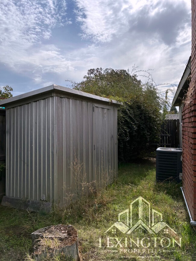 Building Photo - Wonderful, 3BD/2BA, Home off Bell St. and ...