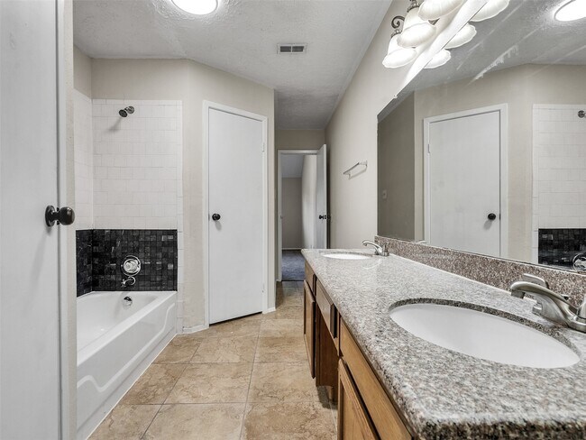 Building Photo - 22125 Diane Dr