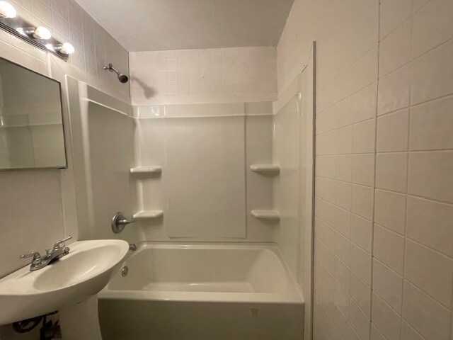 Building Photo - 1913 W Ewing Ave