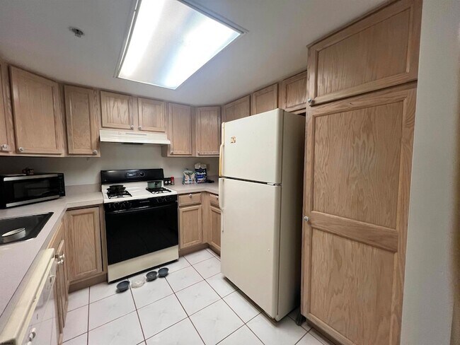 Building Photo - 4310 Dolphin Ave