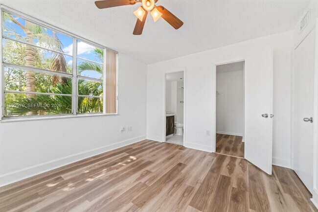 Building Photo - 498 NW 165th St