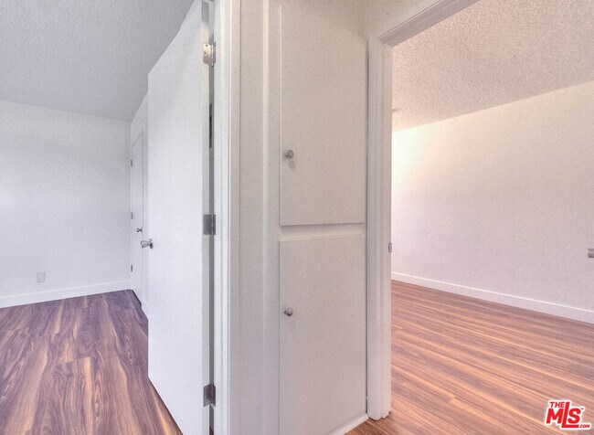 Building Photo - 8468 S Halldale Ave