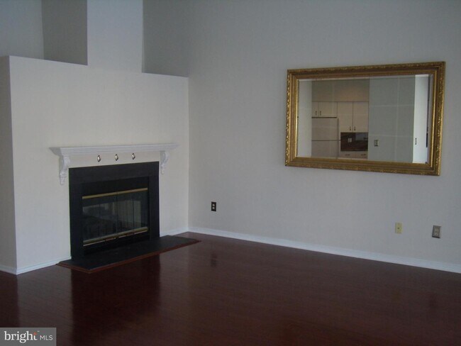 Building Photo - 1215 Shallcross Ave