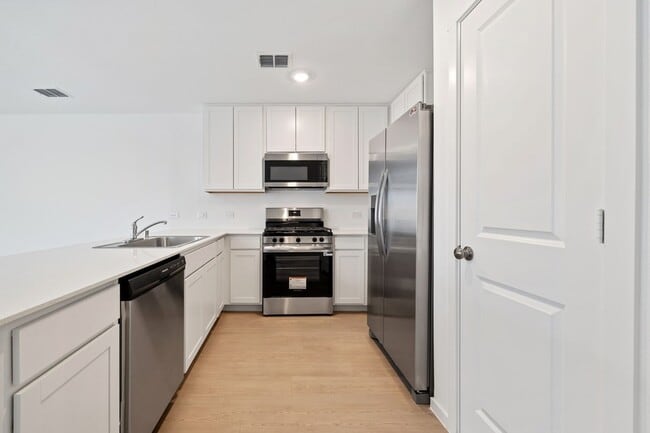 Building Photo - 3912 Pontchartrain Pkwy