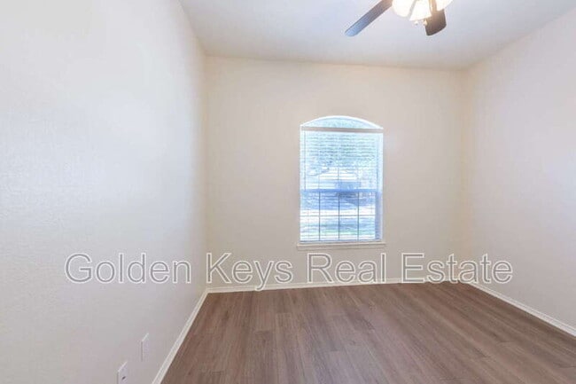 Building Photo - 672 S Heights Dr