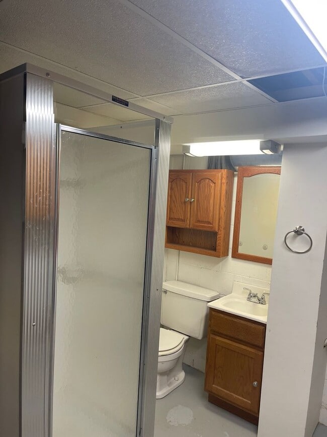 Building Photo - Newly updated! 3 bedroom, 2 bath home located near Skyview Lake! More updated photos to come!