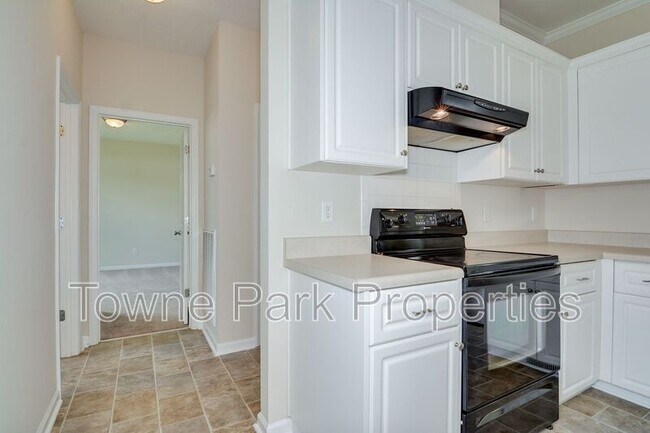Building Photo - 1111 Hunters Cove