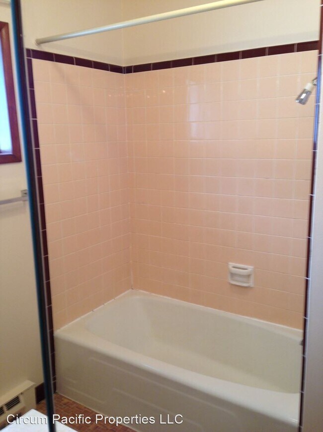 Building Photo - 2 br, 1 bath Apartment - 1925 NE 19th Ave.