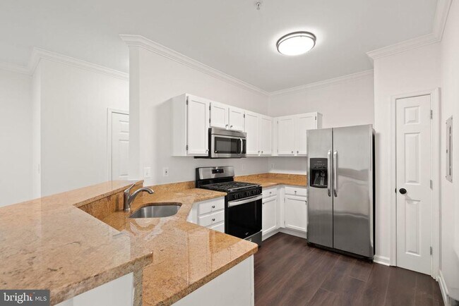 Building Photo - 1704 Lake Shore Crest Dr