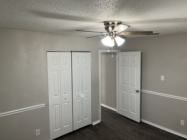 Building Photo - 8836 Hidden Hill Dr