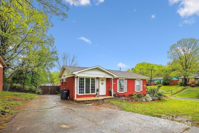 Building Photo - 6800 Deanwood Pl