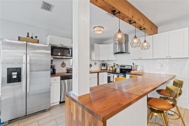 Building Photo - 2447 Wilson St