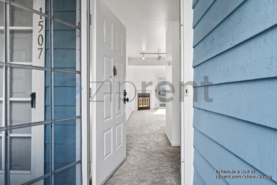 Building Photo - 1511 Four Oaks Cir