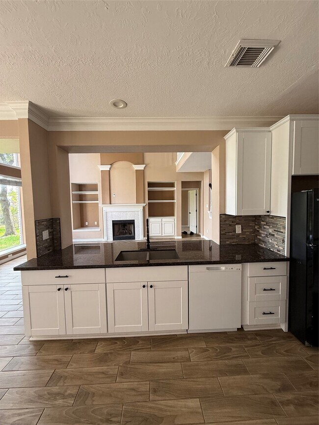 Building Photo - 11902 Miramar Shores Dr