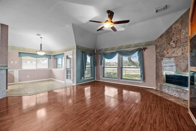 Building Photo - 2723 Shelby Dr